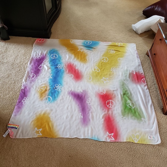 LEVI'S PRIDE SCARF:NWT STARS,HEARTS,PEACE SIGNS & MORE MOTIF - Picture 7 of 11